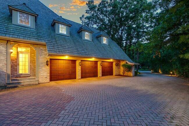 Building Photo - 14 Briarwood Ln
