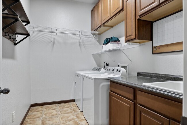 Building Photo - 1908 Thorndale Cir