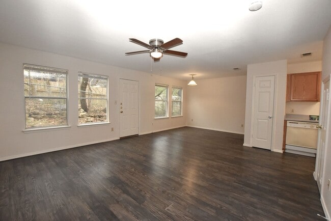 Building Photo - 921-923 Sagewood Trail