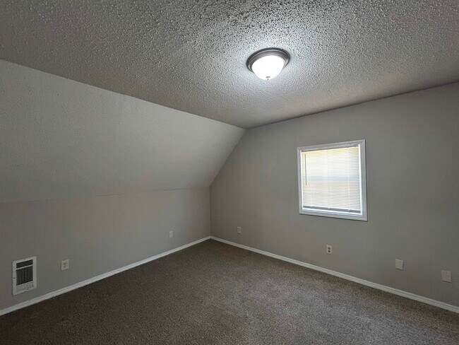 Building Photo - 7610 Bridelwreath Dr