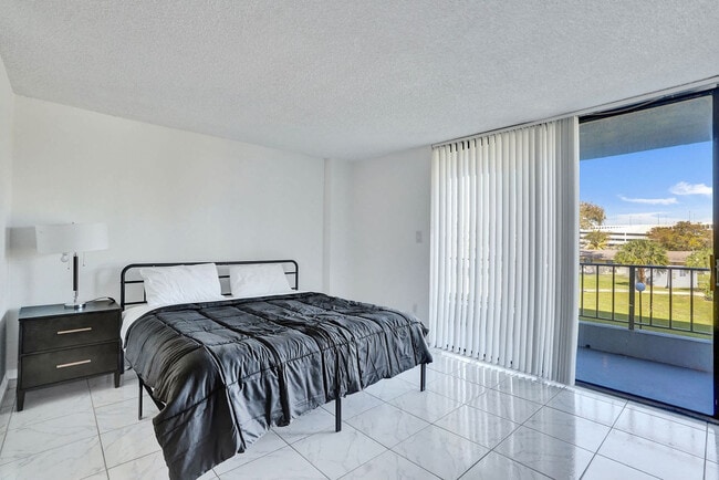 Building Photo - 777 NW 155th Ln