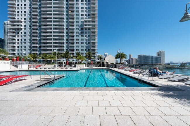 Building Photo - 1155 Brickell Bay Dr