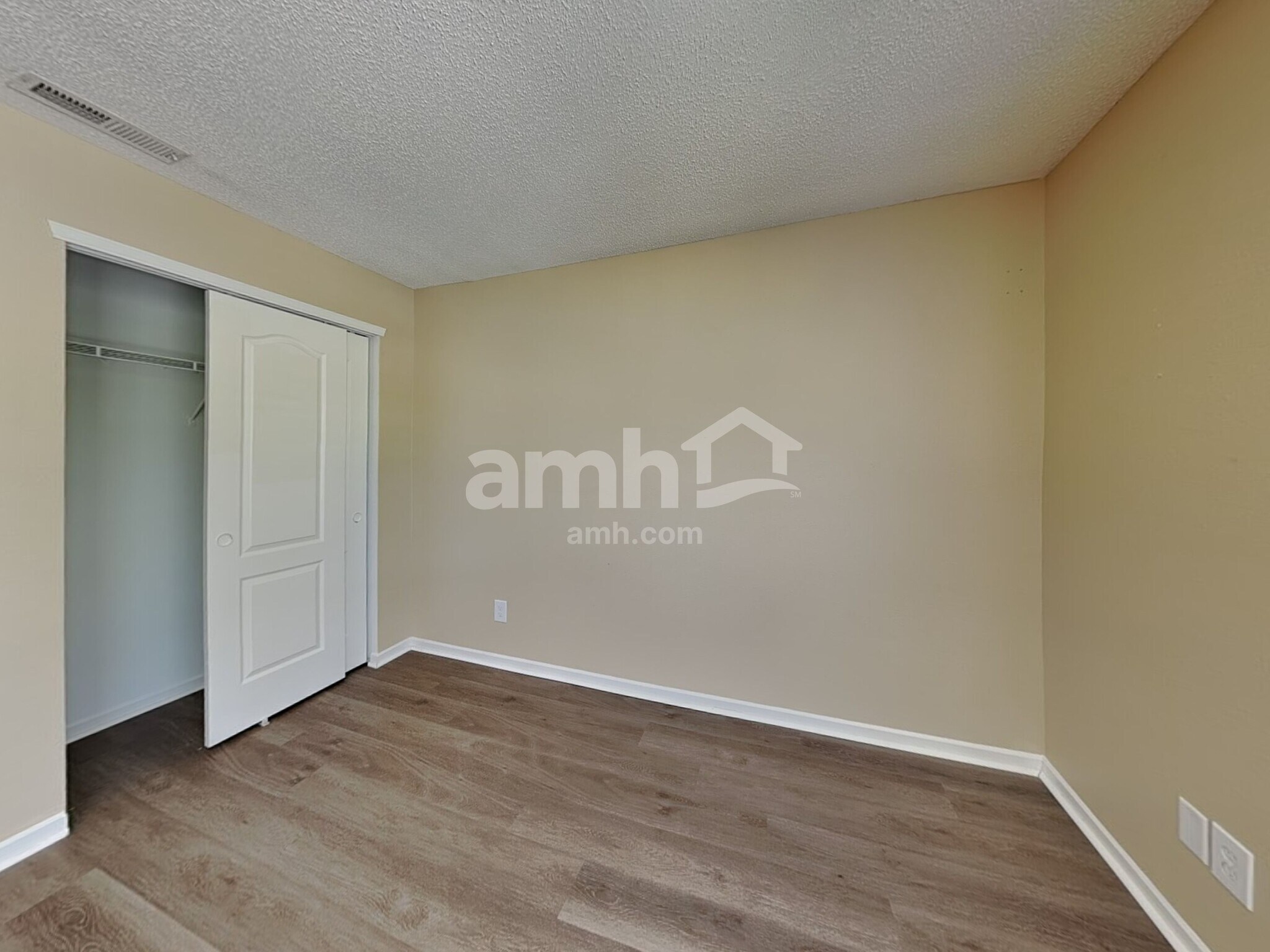 Building Photo - 10891 Albertson Dr
