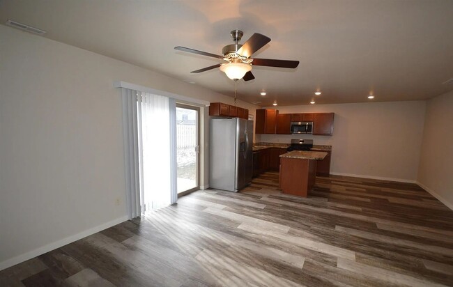 Building Photo - 3 Bedroom, 2.5 Bath Townhomes for Rent in ...