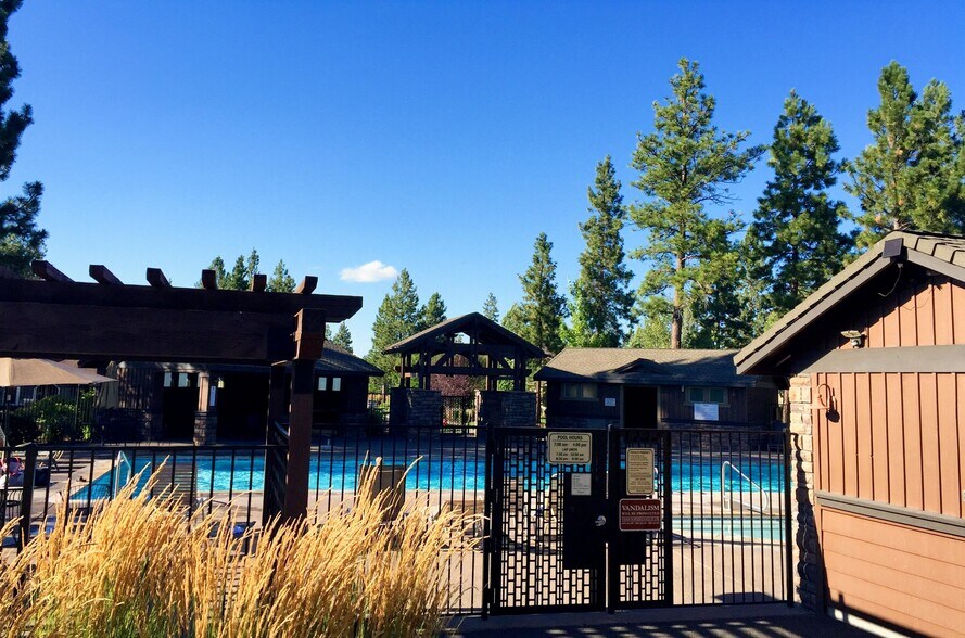 Building Photo - 19487 Blue Lake Loop