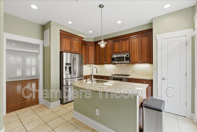 Building Photo - 2735 Linden Ln