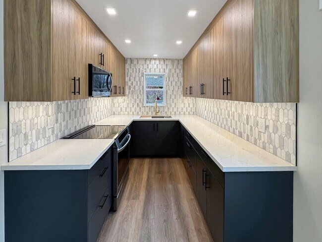 Building Photo - Updated Boise North End Home with Private Balcony, Garage & Easy Access to Trails and Dining