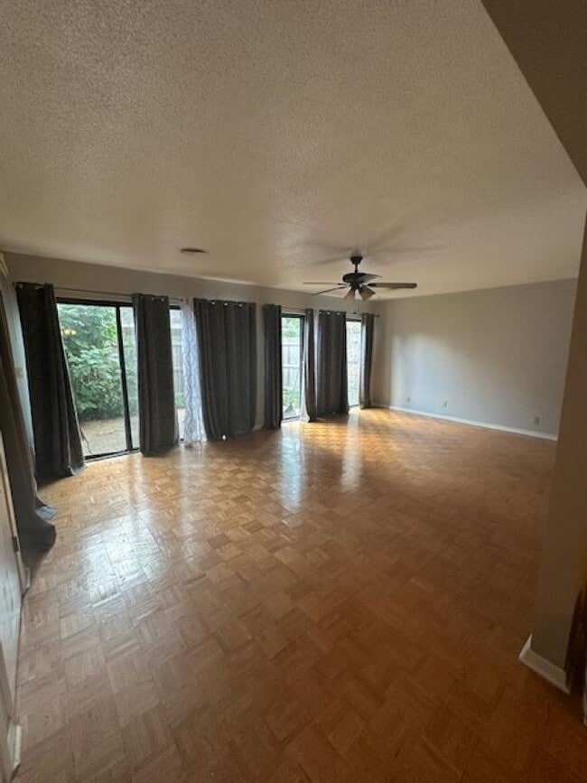 Building Photo - 6633 Poplar Woods Cir E