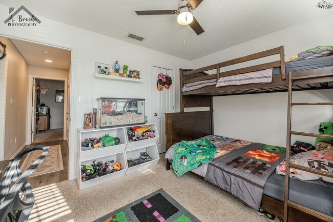 Building Photo - 1505 City View Dr