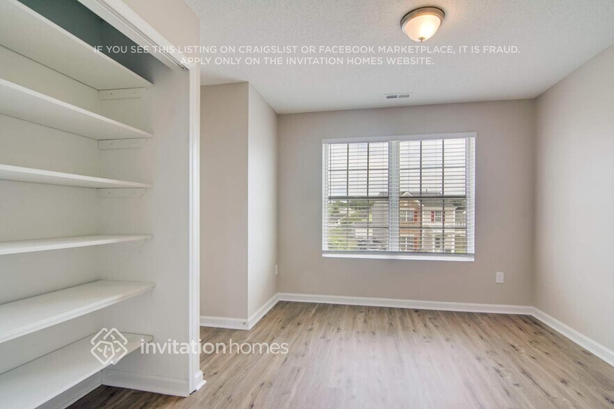 Building Photo - 3004 Riverbrooke Dr