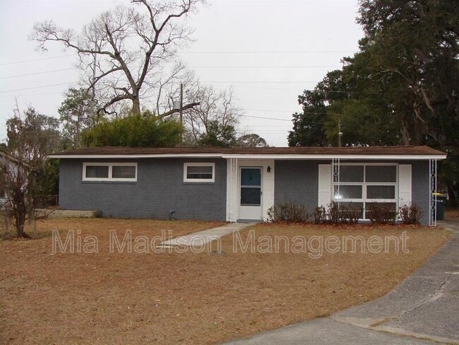 Building Photo - 11 Catherine Cir