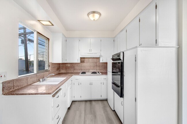 Building Photo - 1453 Brockton Ave - prime West LA location near SM Blvd!