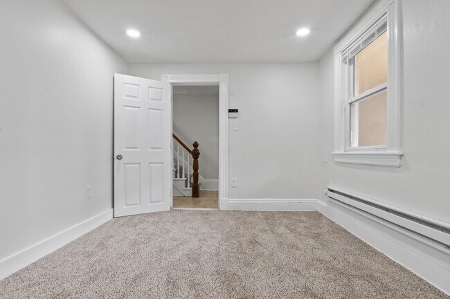 Building Photo - 20 Linden Ct