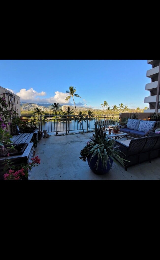 Building Photo - 2415 Ala Wai Blvd