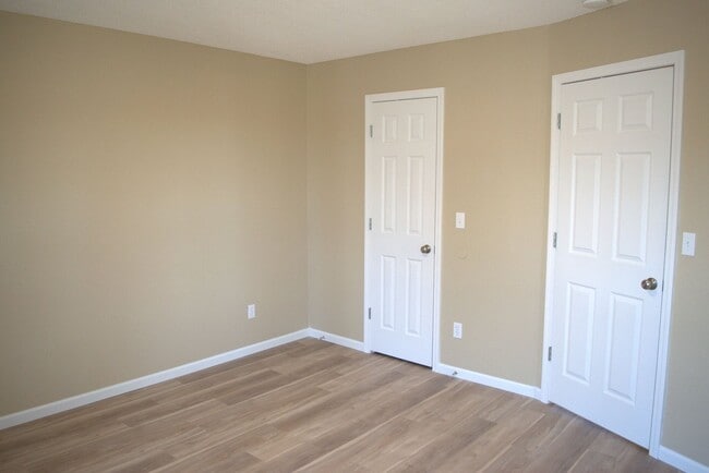 Building Photo - 1309-1311 Godas