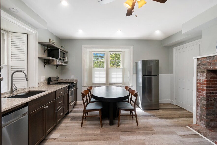 Building Photo - 77 Coggeshall Ave