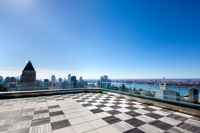 Building Photo - 322 W 57th St