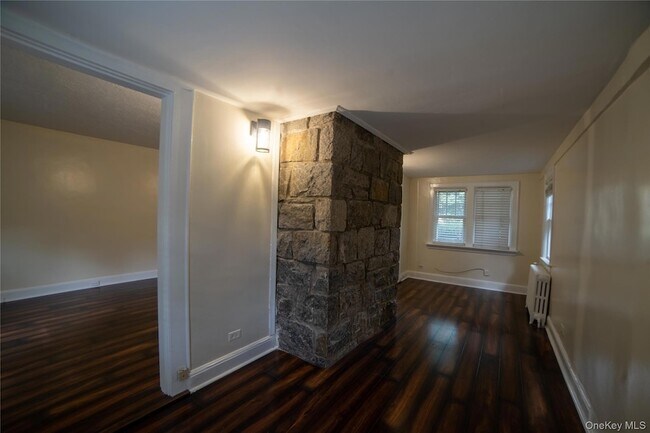 Building Photo - 154 Bell Rd