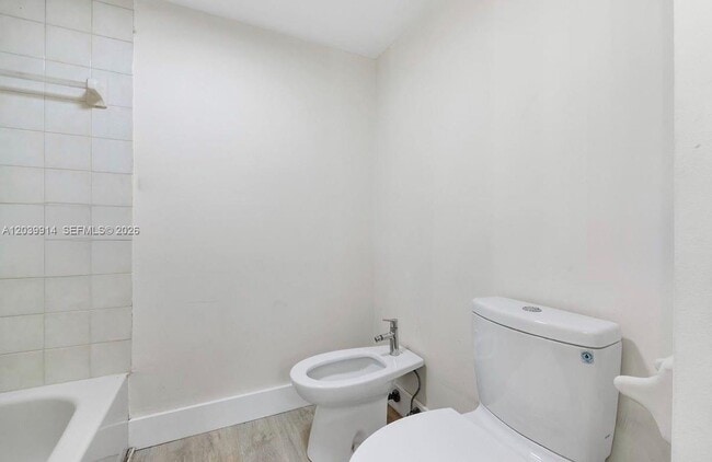 Building Photo - 995 SW 84th Ave