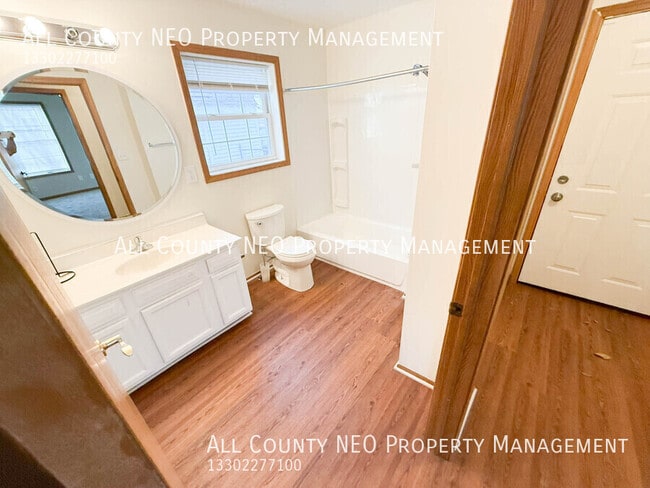 Building Photo - 2637 E 110th St