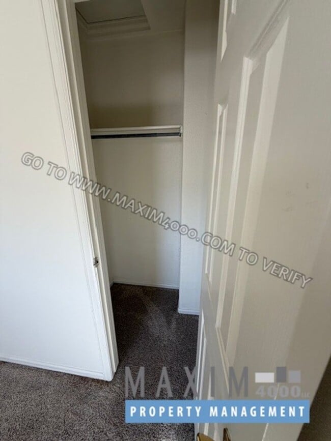 Building Photo - 483 David Ct