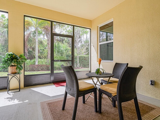 Building Photo - 5945 Buttonwood Sq