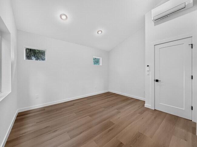 Building Photo - 328 NE 125th St