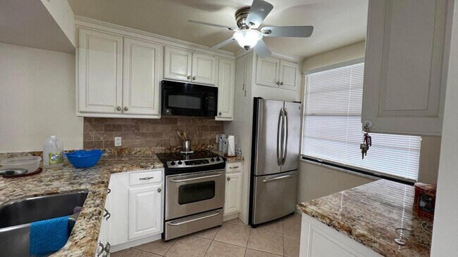 Building Photo - 6097 Balboa Cir