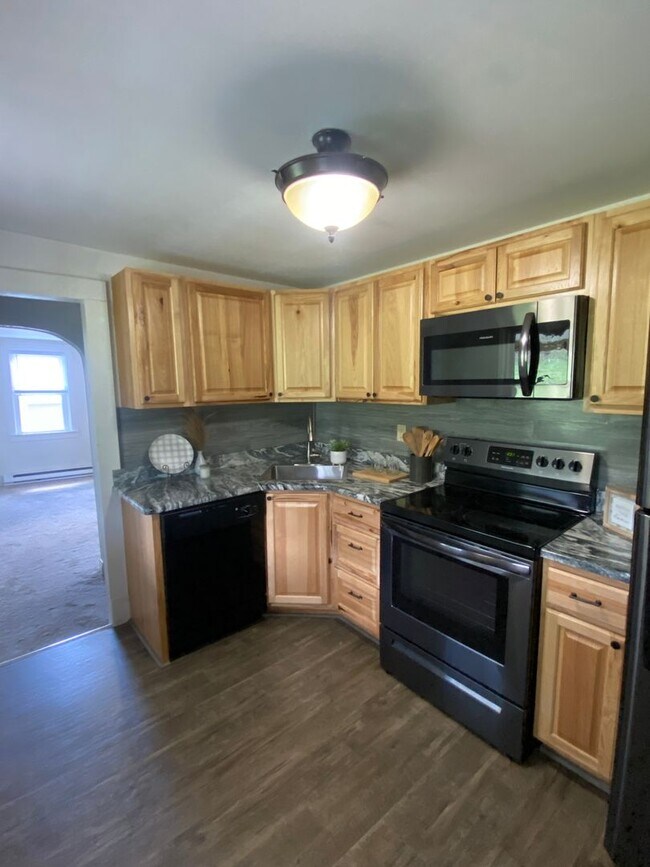 Building Photo - Available May 21st!!!