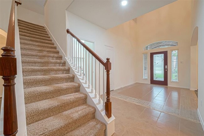 Building Photo - 1924 Honey Laurel Dr