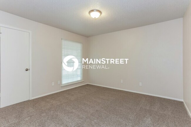 Building Photo - 3 Bedroom Pet-Friendly Home in Irving, TX with Main Street Renewal