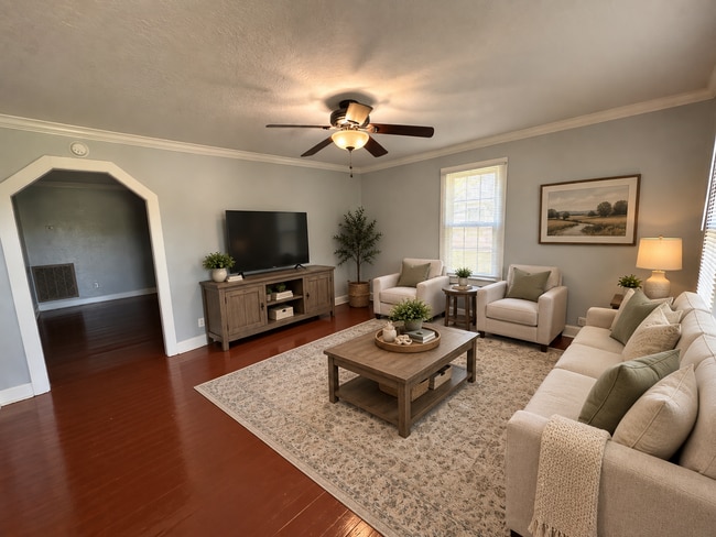 Building Photo - Charming 2BR/2BA Home in Town – Hardwood Floors, Large Backyard & Carport!