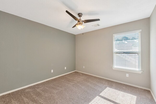 Building Photo - 18 N Star Ridge Cir