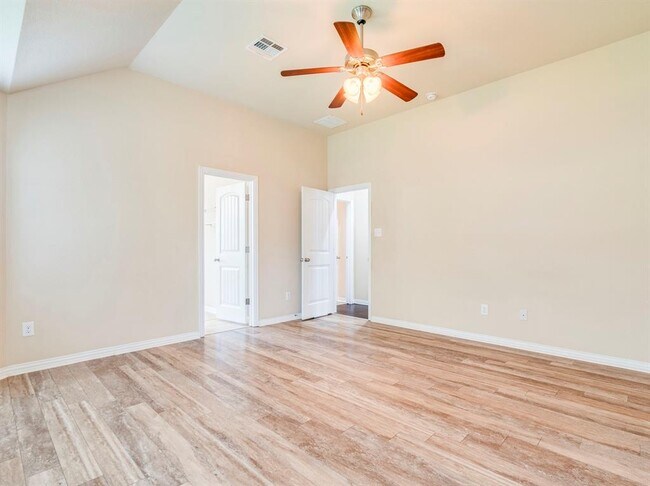 Building Photo - 327 Saffron Springs
