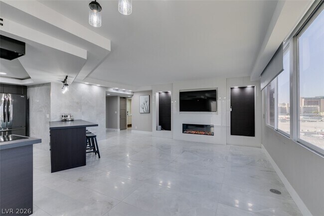 Building Photo - 205 E Harmon Ave