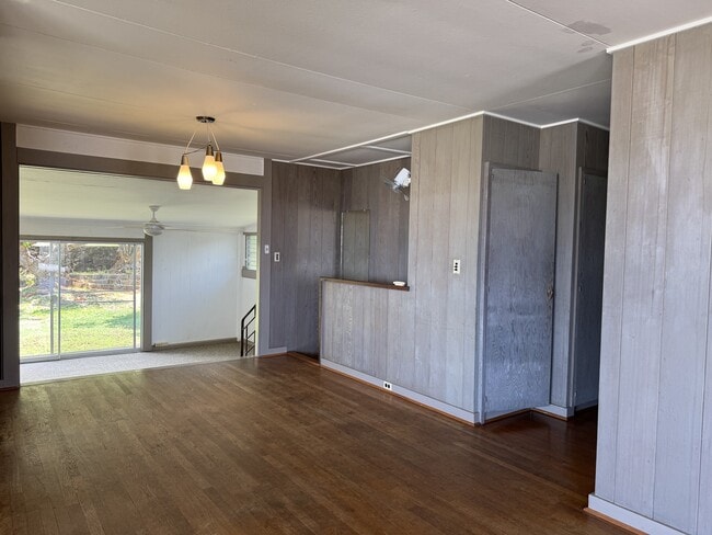 Building Photo - 1412 Kaminaka Dr