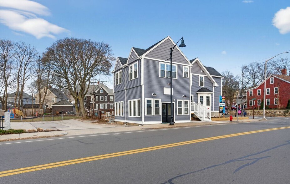 Building Photo - 371 Cabot St