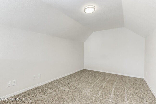 Building Photo - 13700 Richmond Park Dr N