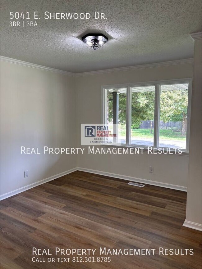 Building Photo - 5041 E Sherwood Dr