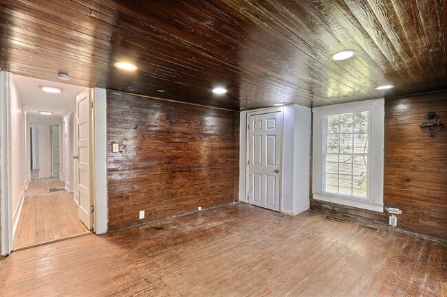 Building Photo - Single family home - 3 bedroom