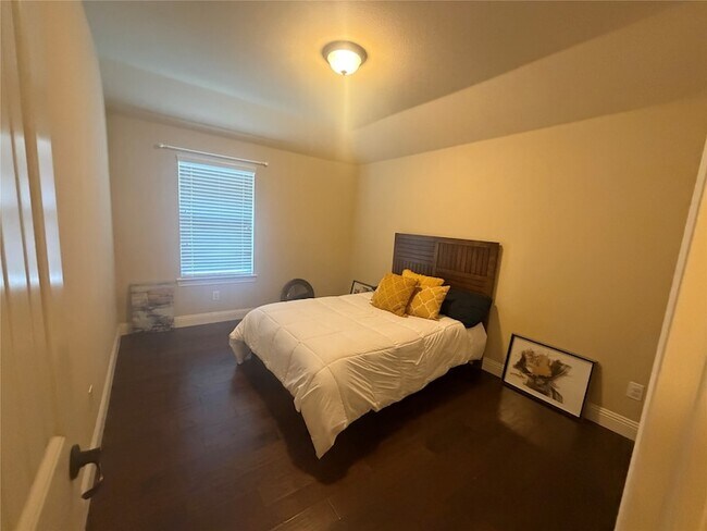 Building Photo - 10700 Lariat Trail Dr