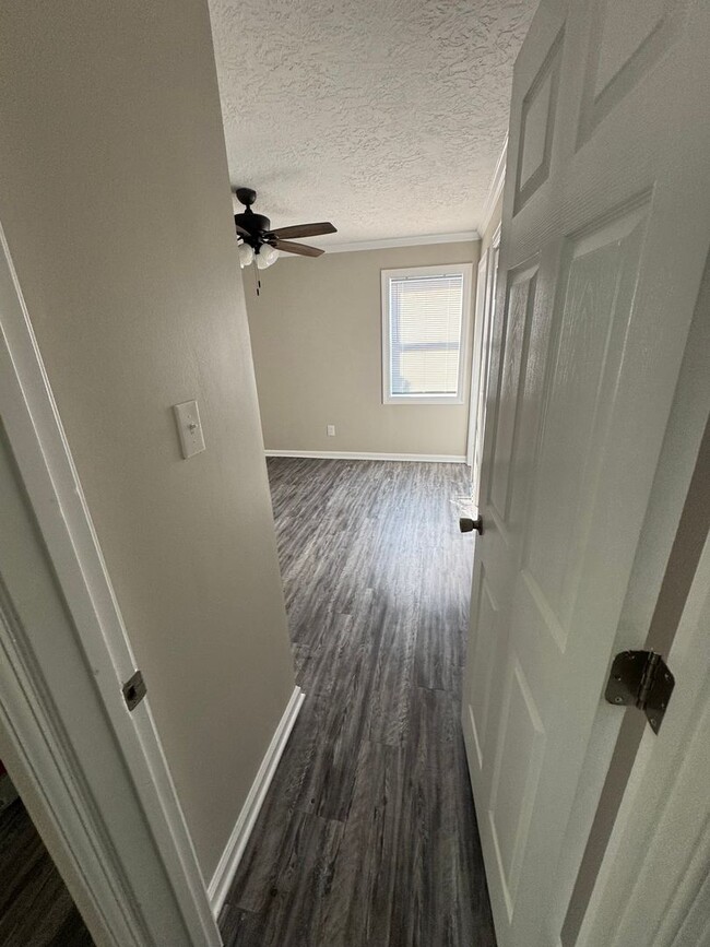 Building Photo - 207 New Petersburg Dr