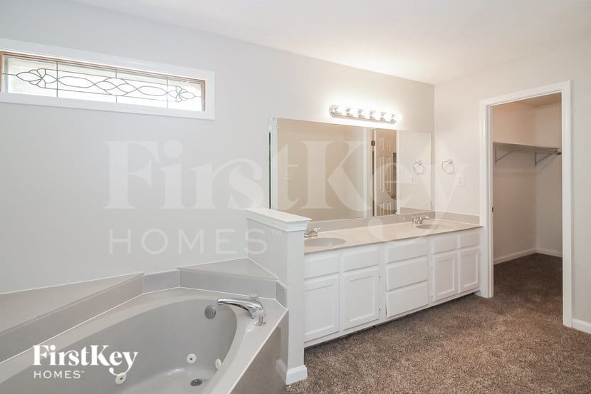 Building Photo - 594 Featherwind Cove N