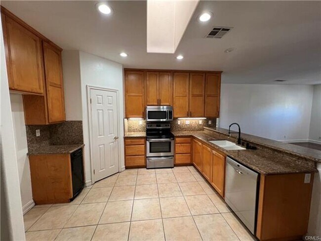 Building Photo - Charming Canyon Lake Home