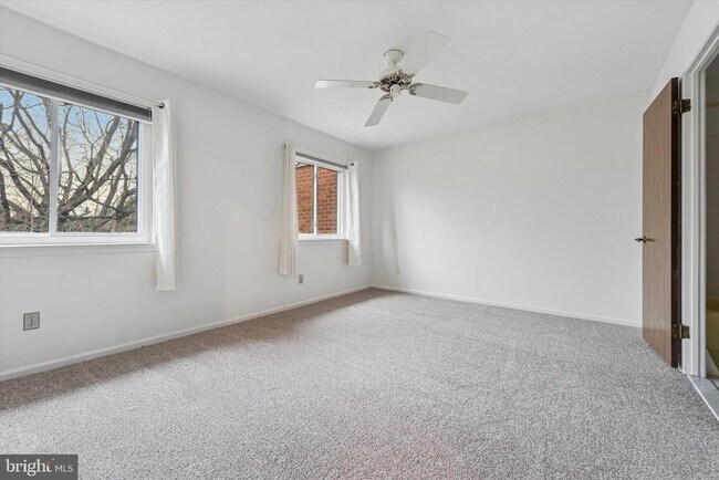 Building Photo - 120 Caernarvon Ct