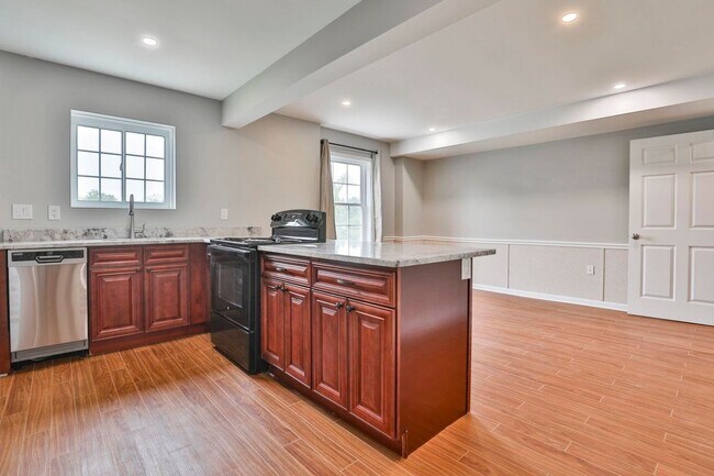Building Photo - 41A Howe