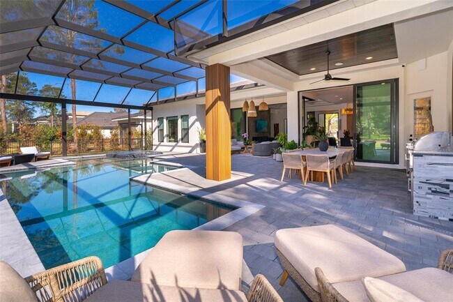 Building Photo - 15210 Pendio Dr