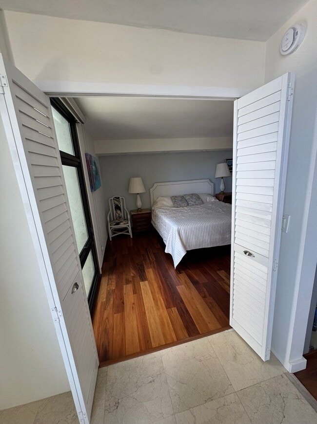Building Photo - Luxury High-Rise Living with Panoramic Ocean Views at Yacht Harbor Towers