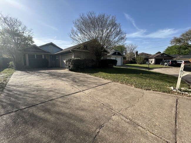 Building Photo - 1811 Windy Knoll Dr