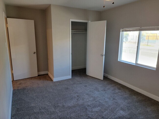 Building Photo - 3 BEDROOM**UPGRADES*CLOSE TO AREA SCHOOLS AND SHOPPING CENTERS*